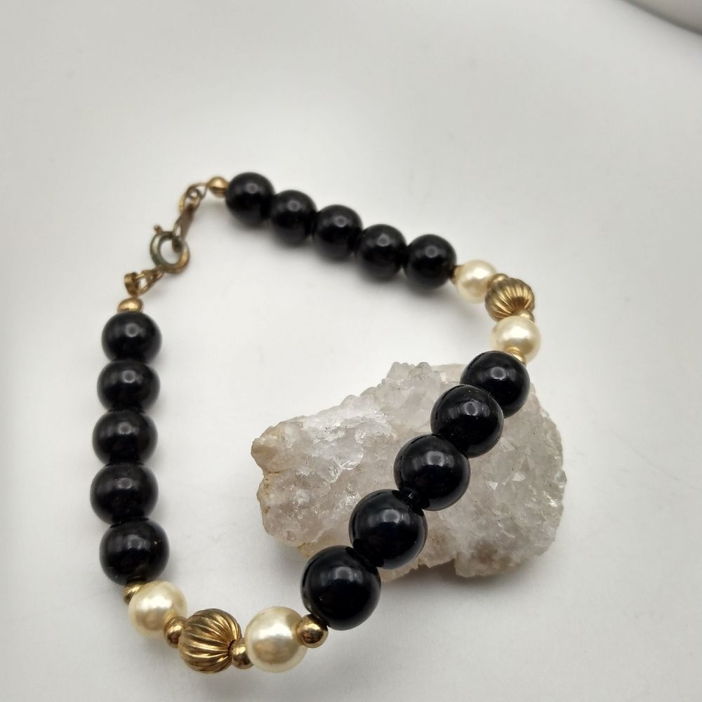 1990s black‎ and white beaded bracelet